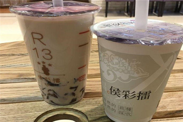 侯彩擂奶茶