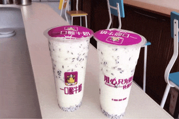 一口酸牛奶店能赚钱吗？当然能了