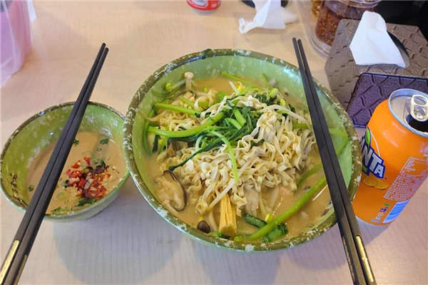 做麻辣烫代理如何?马金龙麻辣烫加盟需要多少钱是多少呢?