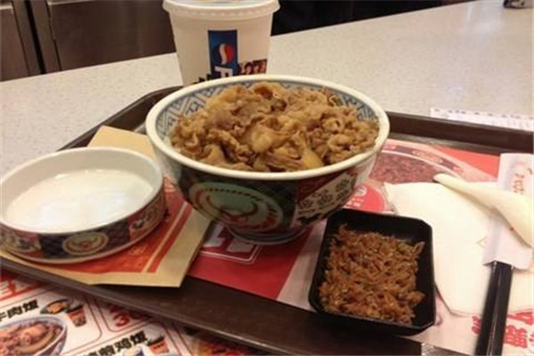 代理吉野家赚钱吗？吉野家的东西美味吗？