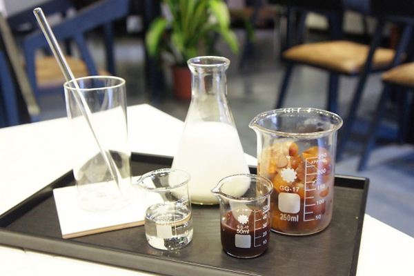 經營一家新奇奶茶多少錢？大家一塊看看樸有天的創業經歷
