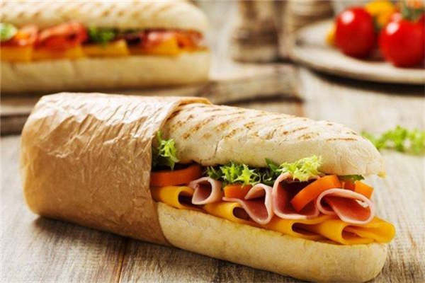 经营一家麦格热狗店有钱赚吗?一个月能赚多少钱?