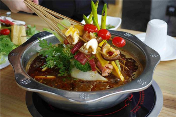 代理袁记串串香赚不赚钱?经营一家袁记串串香如何?
