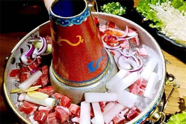 选择嗨皮羊火锅代理靠不靠谱?创业后每一个月进账几万块钱
