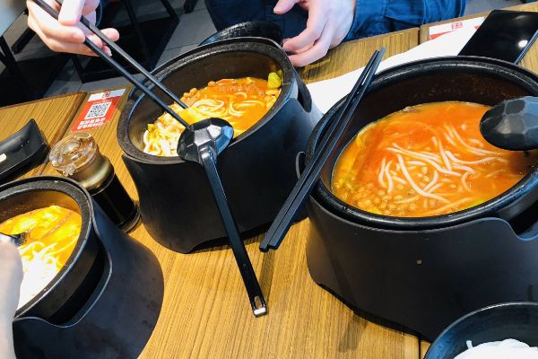 阿香米线是直营还是加盟？加盟阿香米线有哪些优势？