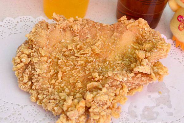 大脸鸡排和正新鸡排哪个出名？有什么不同之处呢？