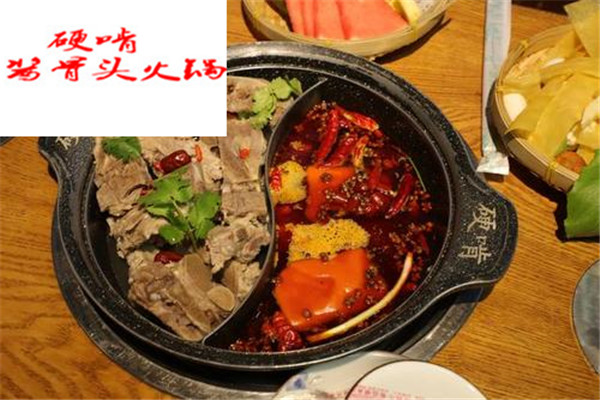 硬啃酱骨头火锅