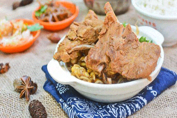犟师傅酱骨米饭