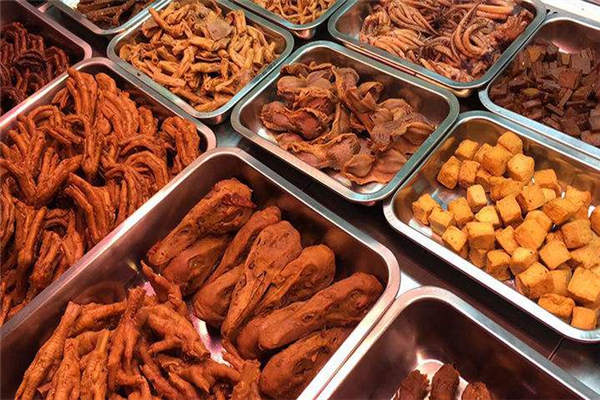 开绝味鸭脖店挣钱吗