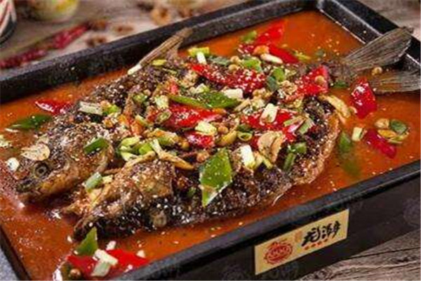 龙潮美式烤鱼加盟费