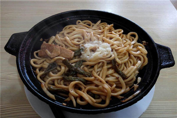 刘一锅铁锅焖面总部在哪