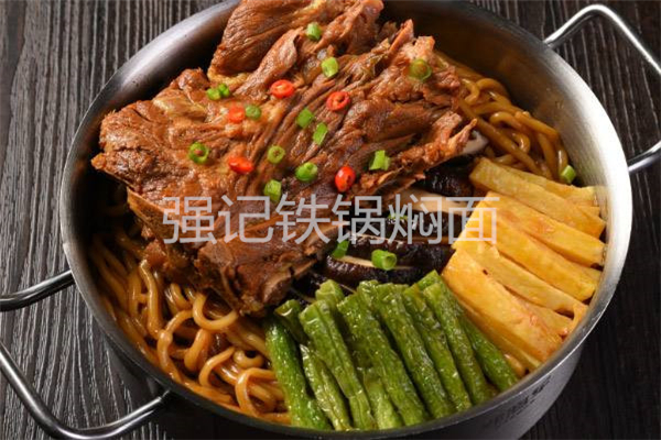 强记铁锅焖面