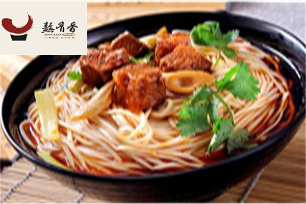  熬骨香牛肉拉面
