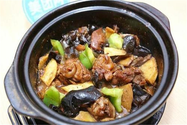 膳当家黄焖鸡米饭赚钱吗