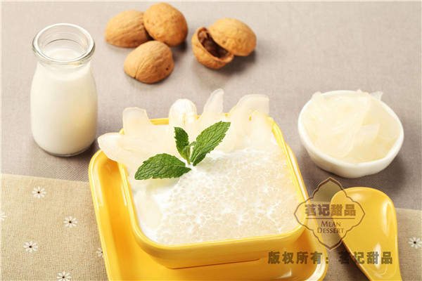 茗记甜品和满记甜品