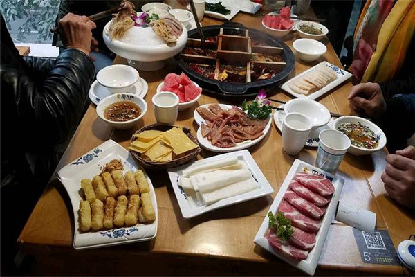 巴九门老火锅加盟费多少