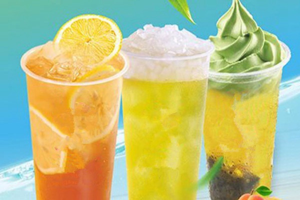 大学生在学校门口开奶茶店