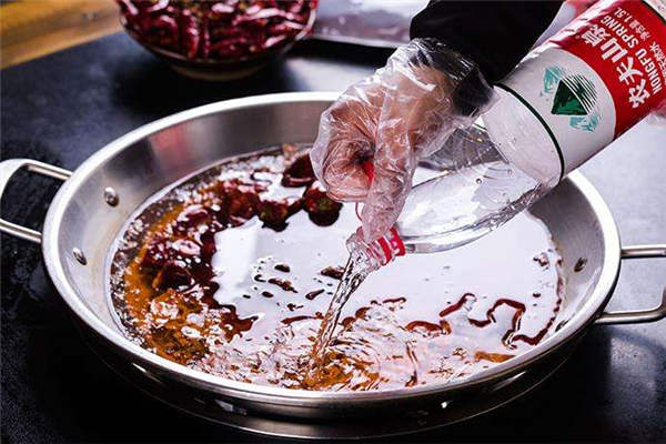 潮辣矿泉水火锅在全国有多少家