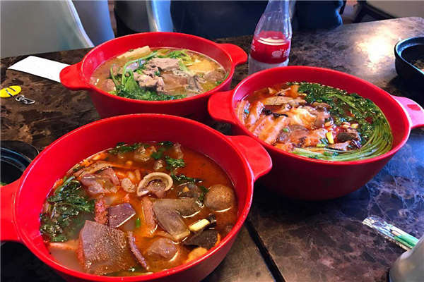 麻辣烫开在店多的地方可以吗