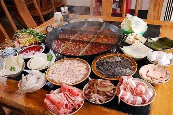 潮辣矿泉水火锅店利润怎么样