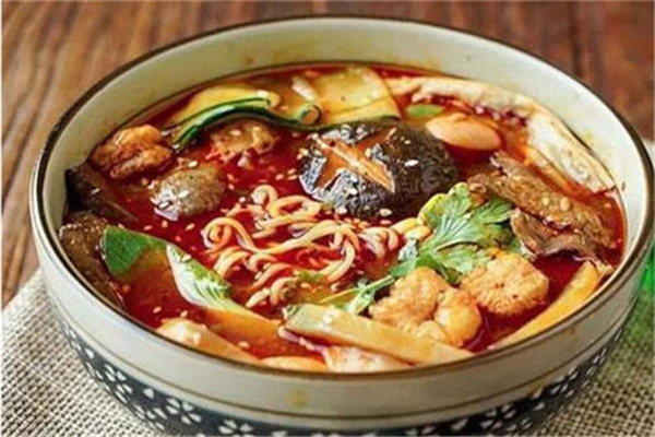 现在开麻辣烫挣钱吗