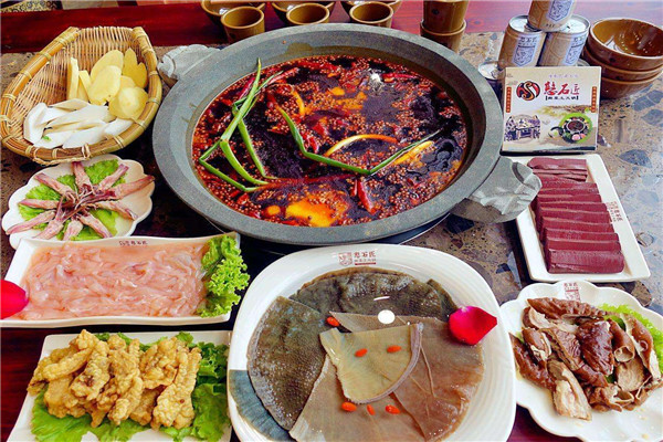 憨石匠火锅总部在哪