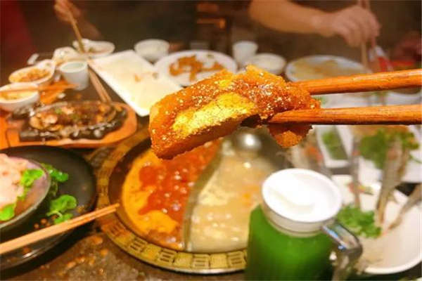 月满大江火锅出名吗