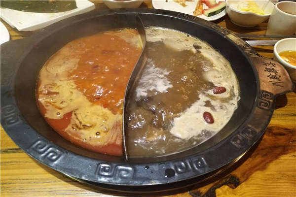 月满大江火锅出名吗