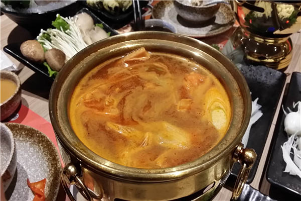 小辉哥和辉哥什么关系