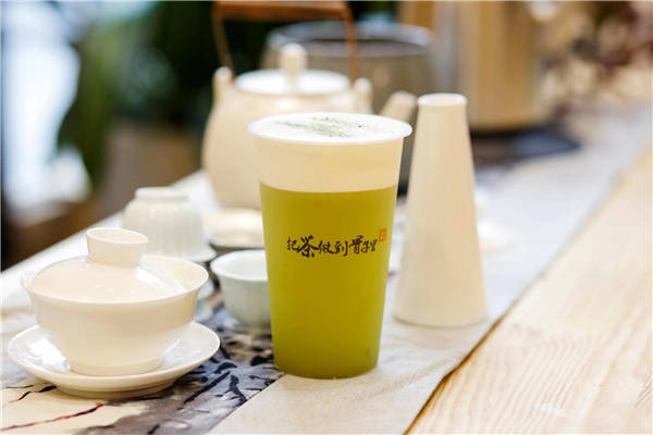 霸王茶姬与其他奶茶店的竞争