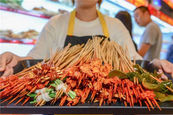 乡镇开串串香火锅好吗