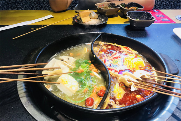 耍串牛肉串串香加盟多少钱