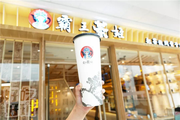 霸王茶姬与其他奶茶店的竞争