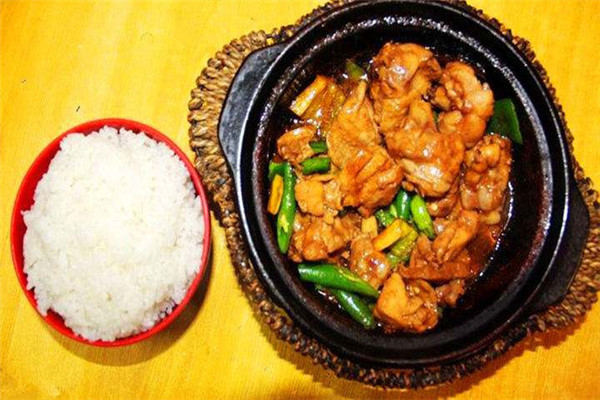 魏小宝黄焖鸡米饭加盟
