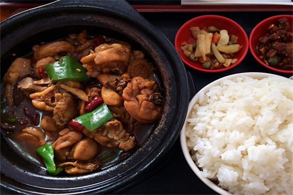 魏小宝黄焖鸡米饭加盟