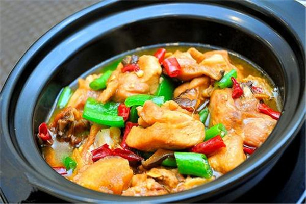 膳当家黄焖鸡米饭值得加盟吗