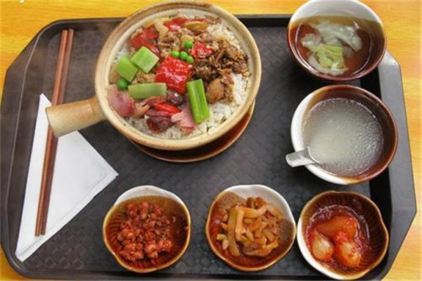 张吉记砂锅饭总部在哪