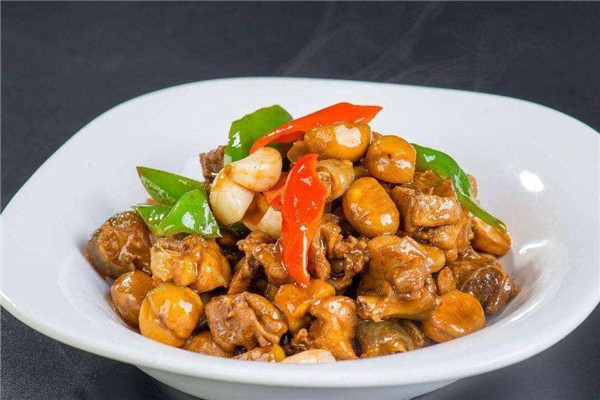 板栗黄焖鸡加盟怎么样?加盟商的致富新选择!