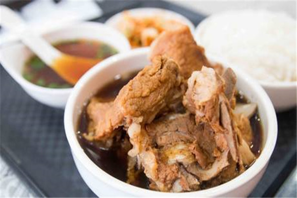 子腾秘制排骨米饭