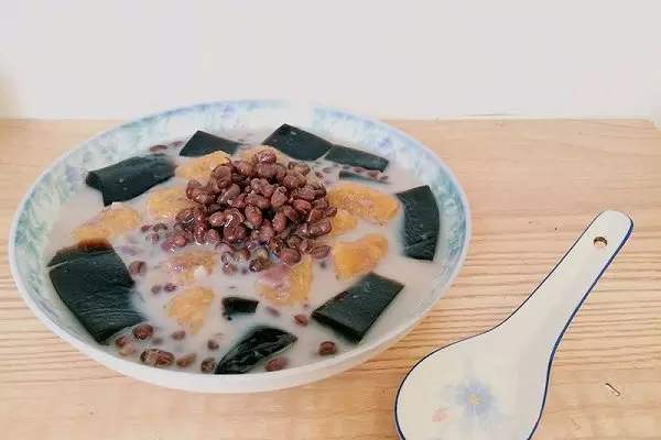 青洛烧仙草奶茶店