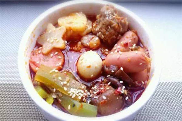 隐烫麻辣烫加盟多少钱