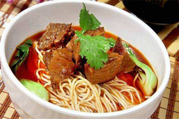 牛来啰大碗牛肉面加盟费多少