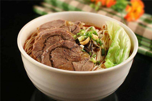 牛来啰大碗牛肉面加盟费多少