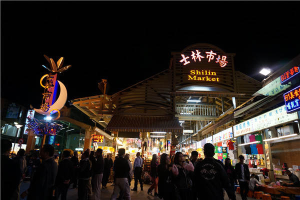 地摊麻辣烫餐车一天赚多少钱
