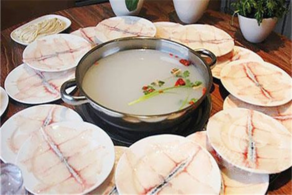 龙继斑鱼庄总部在哪里