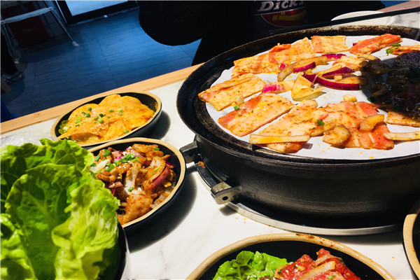 酒拾烤肉老板是谁