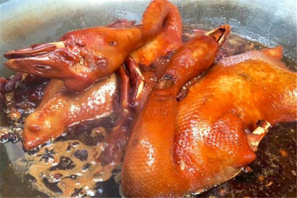 中逸鹅满堂