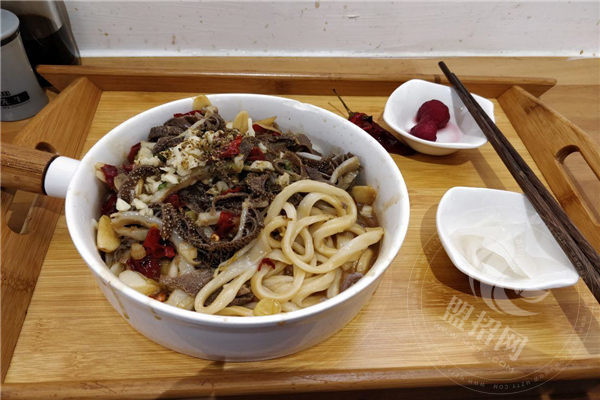 皇尚馋带馅儿牛肉面