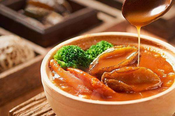 开一家仝诚记煲仔饭鲍汁捞饭一年利润多少