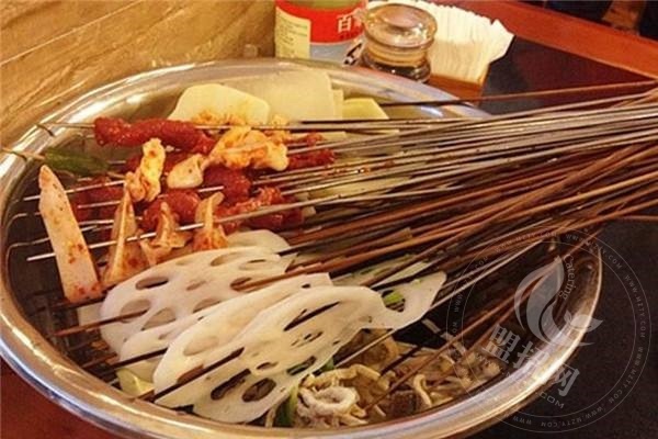 九中老白炸串收入